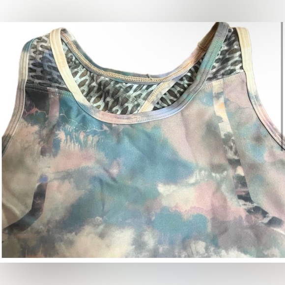 Wear It To Heart (WITH) Active Sports Bra in Abstract Print Size M - Picture 3 of 3
